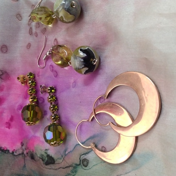 Vintage Jewelry - Bundle of earrings, green & gold